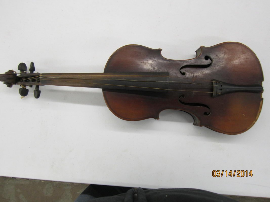 MODEL ANTONIUS STRADIVARIUS CREMONENFIS VIOLIN W/ 2: MODEL ANTONIUS STRADIVARIUS CREMONENFIS VIOLIN W/ 2 BOWS