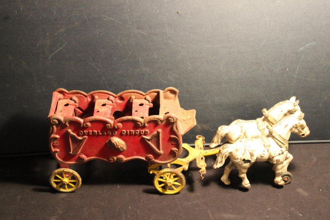OVERLAND CIRCUS COACH WAGON W/ TEAM OF HORSES SIGNED: OVERLAND CIRCUS COACH WAGON W/ TEAM OF HORSES SIGNED MADE IN U.S. - PROBABLY IN THE 70S - NEEDS ONLY PAINT - NO BREAKS