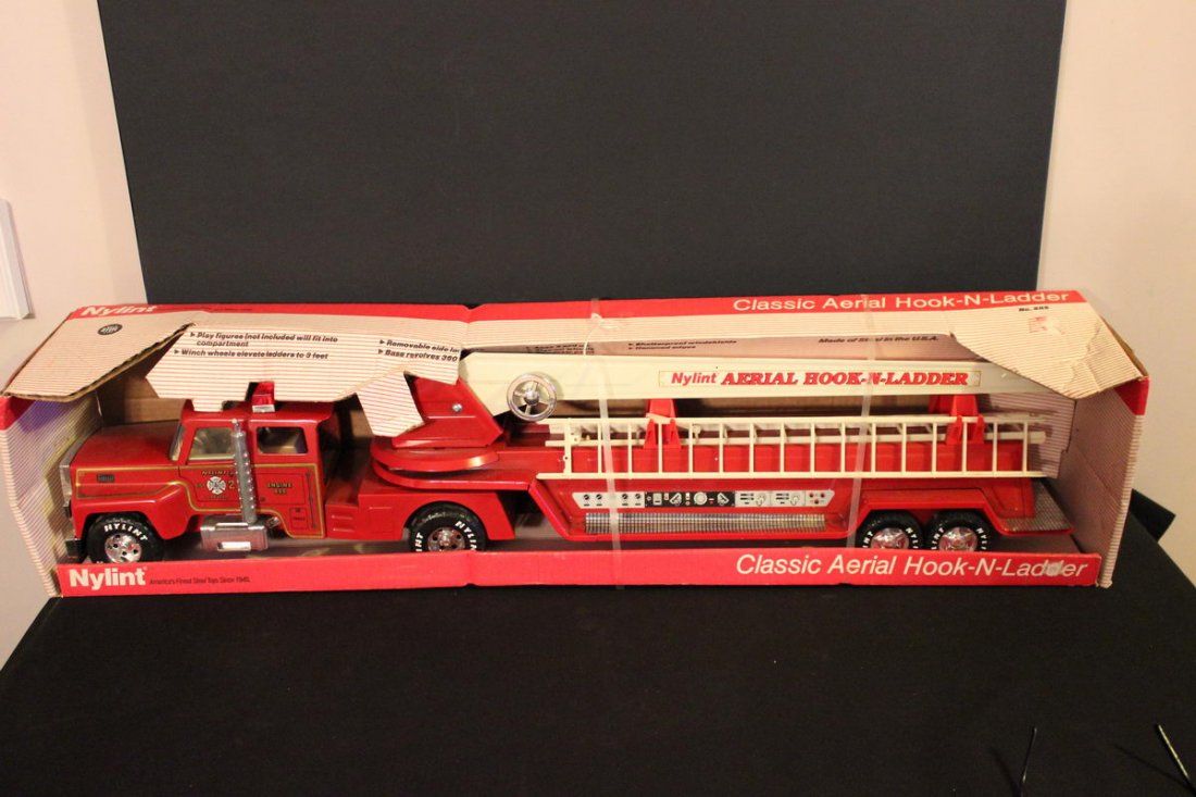 NEW IN BOX NYLINT HOOK AND LADDER MINT 34" LONG: NEW IN BOX NYLINT HOOK AND LADDER MINT 34" LONG