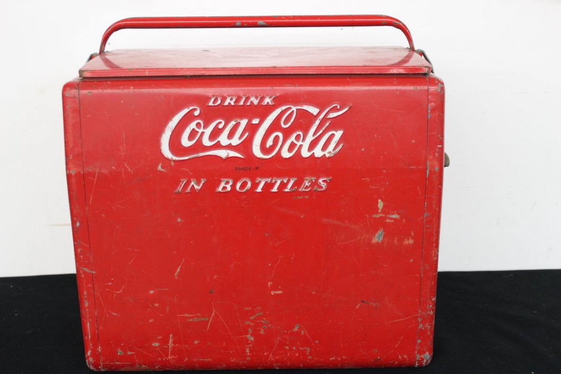COCA-COLA COOLER NO DENTS MINOR PAINT FLAKES - UNUSUAL: COCA-COLA COOLER NO DENTS MINOR PAINT FLAKES - UNUSUAL LOCK HANDLES