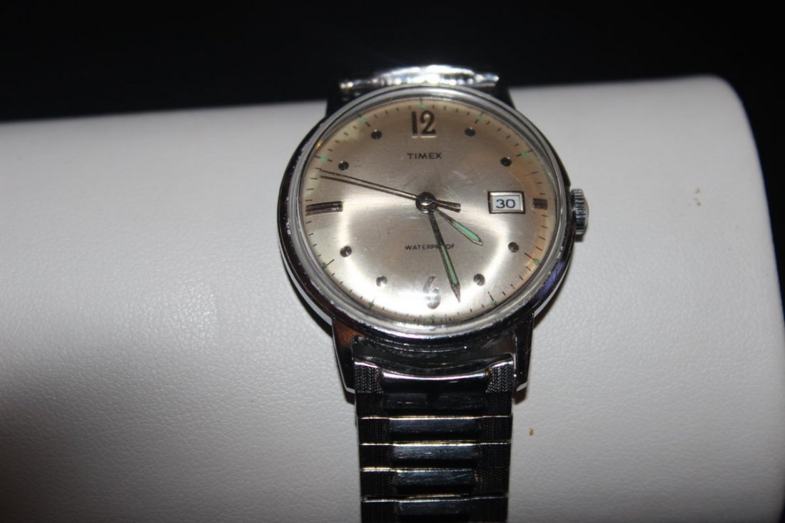 VINTAGE TIMEX MAN'S WATCH - WINDUP WORKS PERFECT - DATE: VINTAGE TIMEX MAN'S WATCH - WINDUP WORKS PERFECT - DATE & WATERPROOF - STAINLESS FLEX BAND