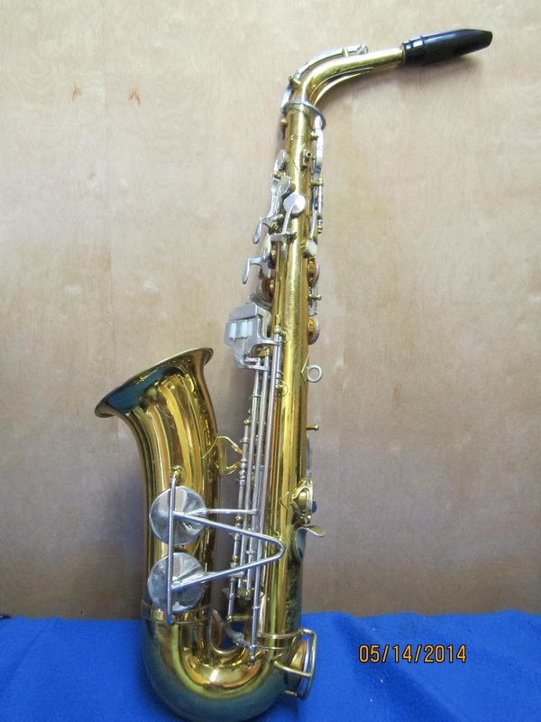 SAXOPHONE WITH CASE MADE IN CLEVELAND BY H.N. WHITE CO.: SAXOPHONE WITH CASE MADE IN CLEVELAND BY H.N. WHITE CO. - #C132475 - SOME COSMETIC WEAR PLAYS GREAT