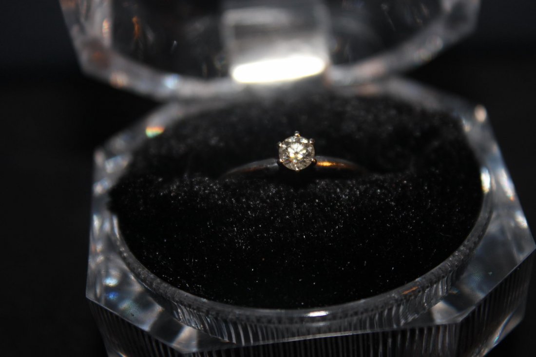 14 K DIAMOND SOLITAIRE RING 1/5 CARAT SOLITAIRE DIAMOND: 14 K DIAMOND SOLITAIRE RING 1/5 CARAT SOLITAIRE DIAMOND SET IN A TIFFANY STYLE 14 K WHITE GOLD SETTING - NICE DIAMOND- SIZE 7