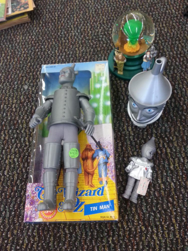 4 WIZARD OF OZ PIECES, VINTAGE 1980S TIN MAN W/ BOX,: 4 WIZARD OF OZ PIECES, VINTAGE 1980S TIN MAN W/ BOX, SMALL MCDONALD'S TIN MAN, CUP & WARNER BROS. SNOW GLOBE