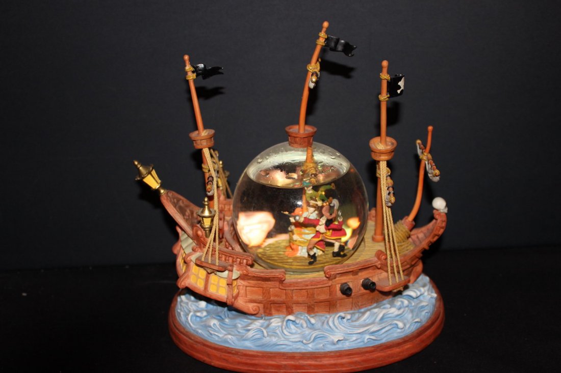 DISNEY'S PETER PAN MUSICAL SNOW GLOBE PLAYS YOU CAN FLY: DISNEY'S PETER PAN MUSICAL SNOW GLOBE PLAYS YOU CAN FLY MINT 11.5 X 10