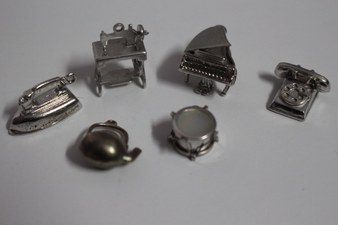 LOT OF 6 STERLING SILVER VARIOUS TERMS – PIANO – DRUM –: LOT OF 6 STERLING SILVER VARIOUS TERMS – PIANO – DRUM – PHONE – IRON – CATTLE – SEWING MACHINE