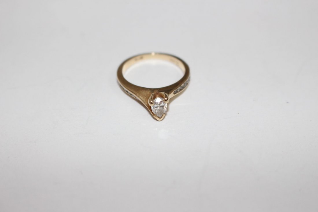 14 K TEARDROP/PEARL SHAPE DIAMOND RING FEATURES: 14 K TEARDROP/PEARL SHAPE DIAMOND RING FEATURES SOLITAIRE TEARDROP CENTER DIAMOND WITH 7 GRADUATED DIAMONDS ON EACH SIDE SIZE 6.5