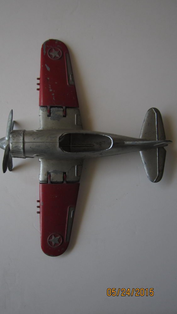METAL HUBLEY KIDDIE TOY AIRPLANE WITH FOLDING WINGS -: METAL HUBLEY KIDDIE TOY AIRPLANE WITH FOLDING WINGS - NICE PAINT - MAY HAVE HAD A WINDSHIELD - 9" WIDE 7" LONG
