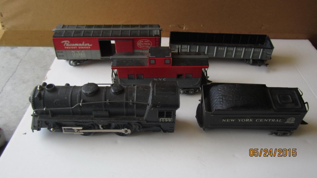 STREAMLINED STEAM TYPE ELECTRICAL TRAIN MADE IN USA BY (1 of 4)