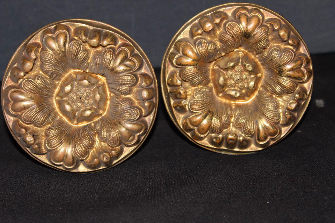 EXC. PAIR OF ORNATE BRASS CURTAIN TIE-BACKS - 6" LONG X (1 of 3)