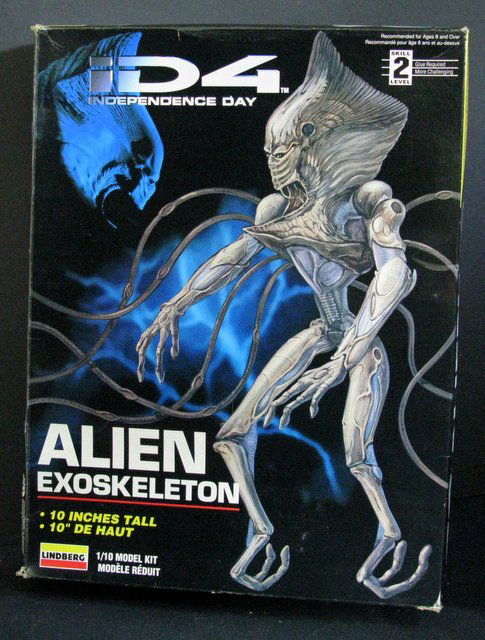 INDEPENDENCE DAY ALIEN ENDOSKELETON PLASTIC MODEL KIT (1 of 2)