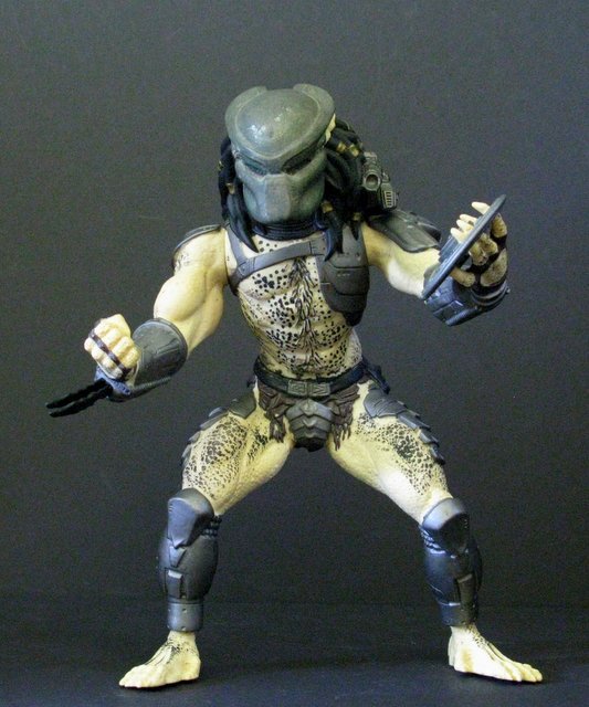 PREDATOR LOOSE PAINTED ACTION FIGURE Kenner, 1995. 10" (1 of 4)