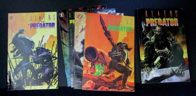 ALIENS VS PREDATOR COMIC BOOK LOT OF 5 WITH ONE GRAPHIC (1 of 2)
