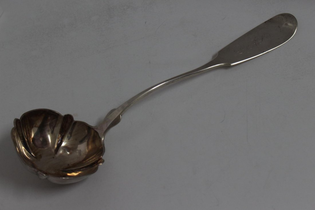 LARGE ANTIQUE COIN SILVER LADDLE - 247 G - 7.9 TROY (1 of 5)