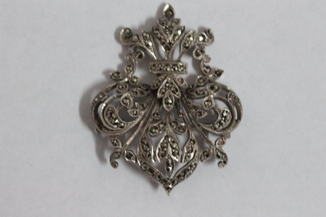 VINTAGE ORNATE MARCASITE STERLING SILVER BROOCH: VINTAGE ORNATE MARCASITE STERLING SILVER BROOCH