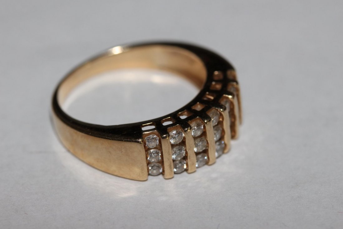 14 K DIAMOND RING FEATURES APPROXIMATELY 1/2 CT. WT.: 14 K DIAMOND RING FEATURES APPROXIMATELY 1/2 CT. WT. DIAMONDS SET IN 14 K YELLOW GOLD SETTING SIZE 7.5