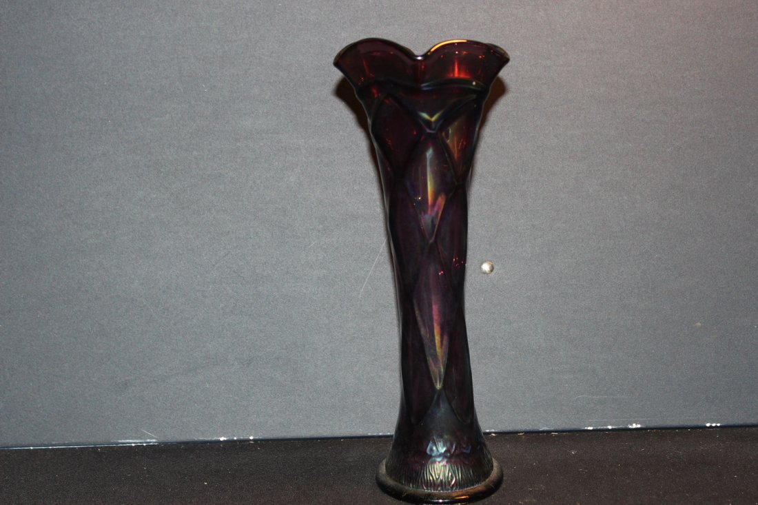 VERY SCARCE PURPLE LATTICE & POINTS DUGAN CARNIVAL VASE (1 of 4)
