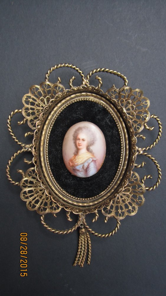EARLY FRENCH HAND-PAINTED OVAL PORCELAIN IN A VERY: EARLY FRENCH HAND-PAINTED OVAL PORCELAIN IN A VERY ORNATE FRAME EXCELLENT CONDITION
