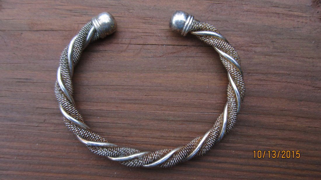GREAT TIFFANY & CO. OPEN TWIST 925 BANGLE BRACLET (1 of 3)