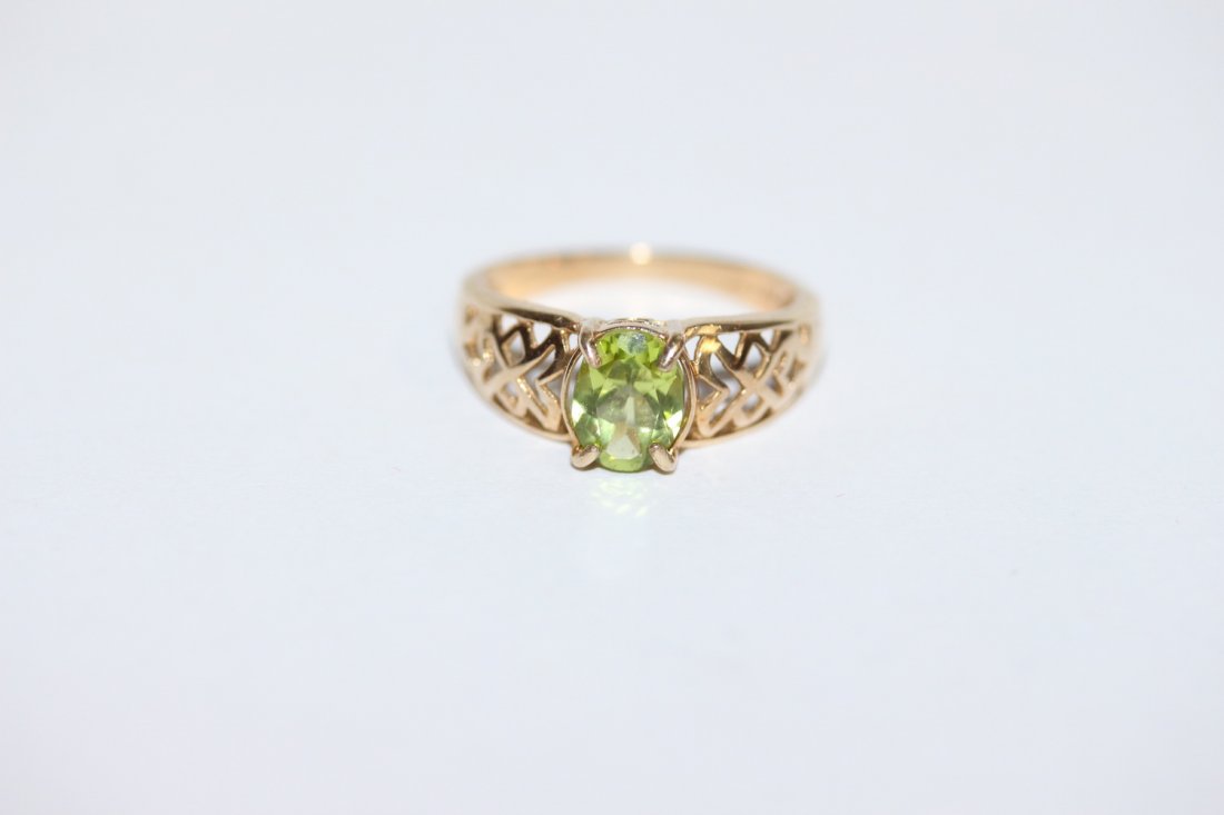 10K PERIDOT RING FEAT. GENUINE OVAL PERIDOT GEMSTONE IN (1 of 3)