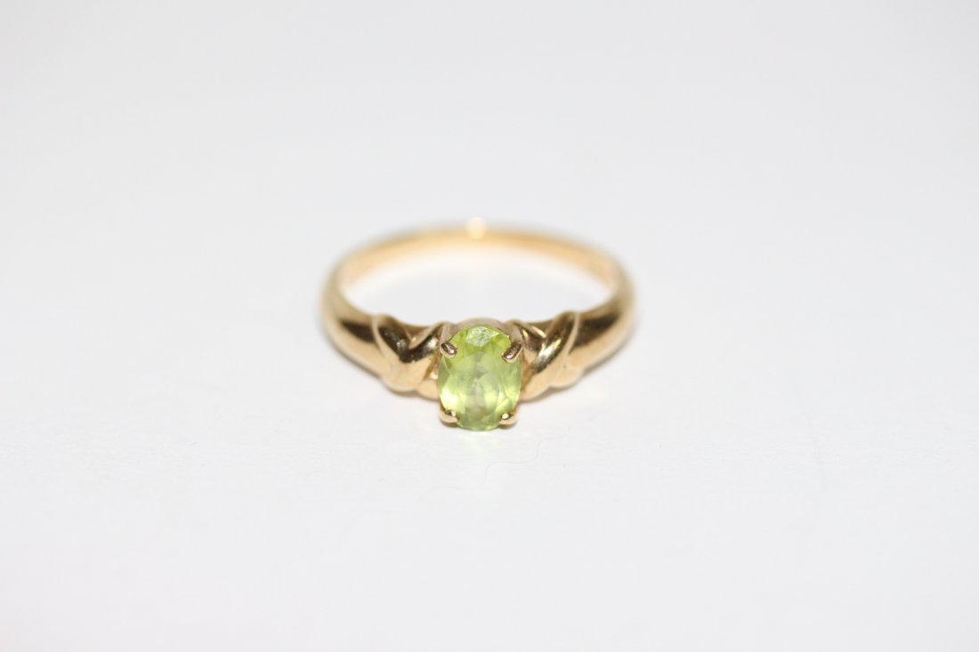 10K PERIDOT RING (AUG. BIRTHSTONE) SIZE 7 (1 of 3)