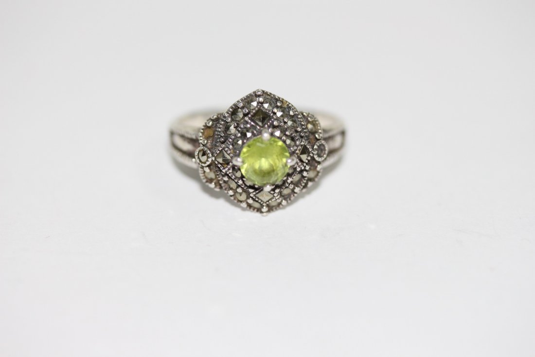 STERLING SILVER PERIDOT & MARCASITE RING FEAT. CENTER: STERLING SILVER PERIDOT & MARCASITE RING FEAT. CENTER PERIDOT GEM SURROUNDED BY MARCASITES - SIZE 11