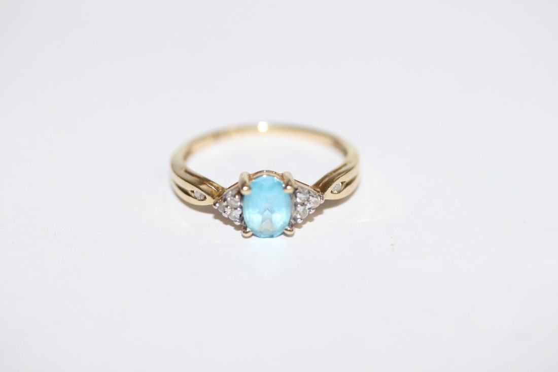 10K BLUE TOPAZ RING W/ 2 DIAMONDS - SIZE 7.5 (1 of 3)