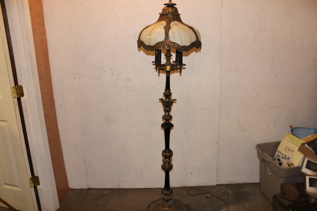 VERY NICE ORNATE FLOOR LAMP WITH 6 PANEL SLAG GLASS (1 of 6)