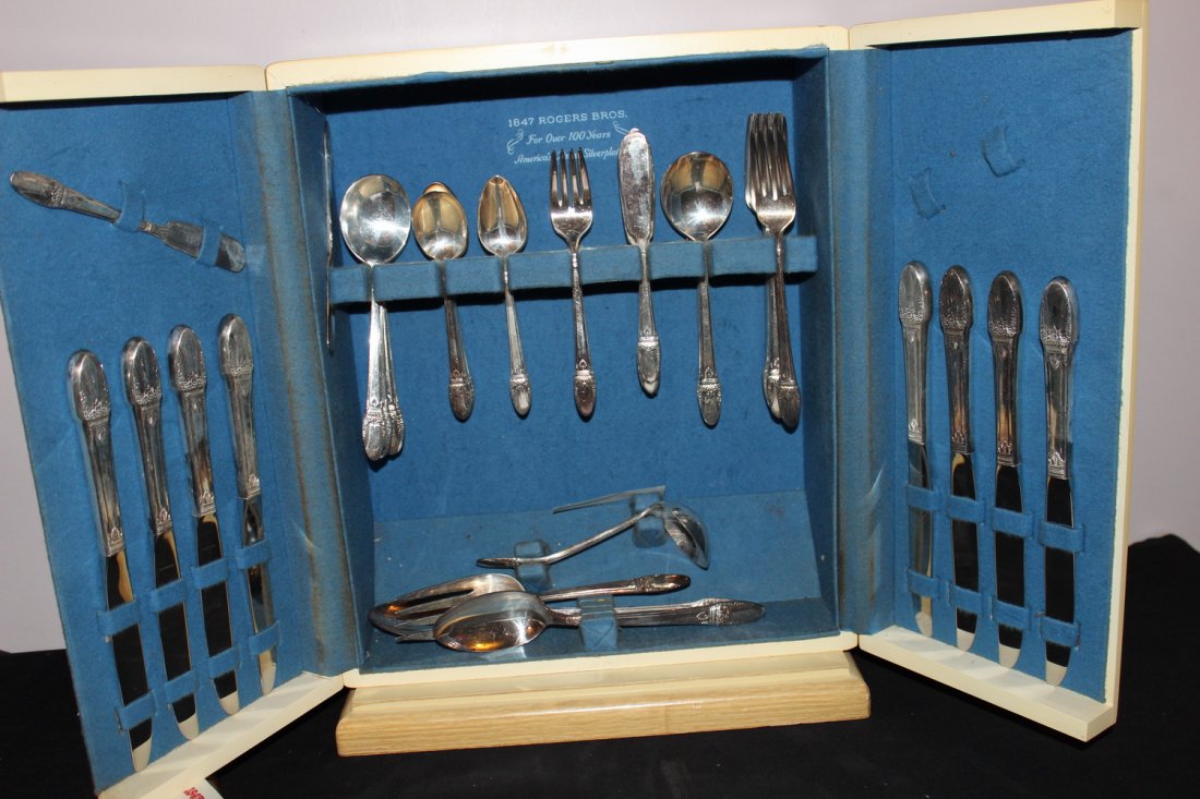 SERVICE FOR 8 ROGERS SILVERPLATE NEW NEVER USED - (1 of 6)