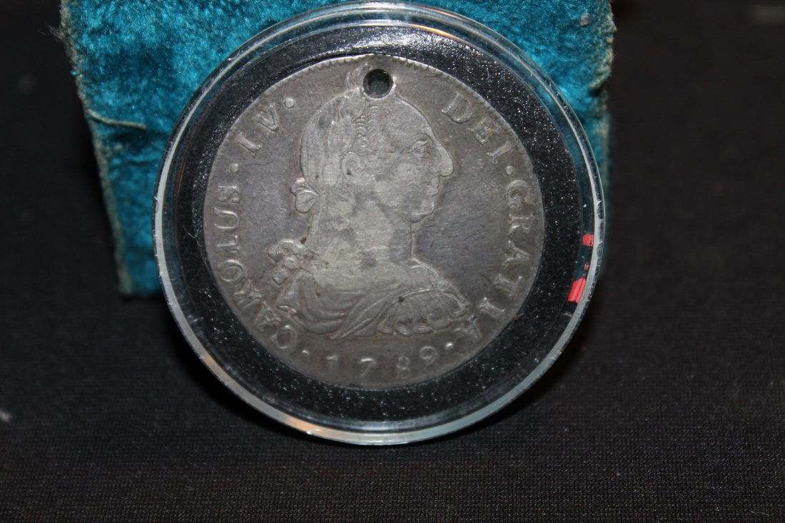1789 - 8 REALE EARLY SPANISH COLONIAL COIN - SILVER (1 of 2)