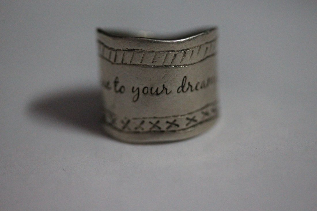 SILPADA DESIGNER RING READS "BE TRUE TO YOUR DREAMS": SILPADA DESIGNER RING READS "BE TRUE TO YOUR DREAMS" MARKED WITH SILPADA LOGO ISRAEL .925 SIZE 7.5"