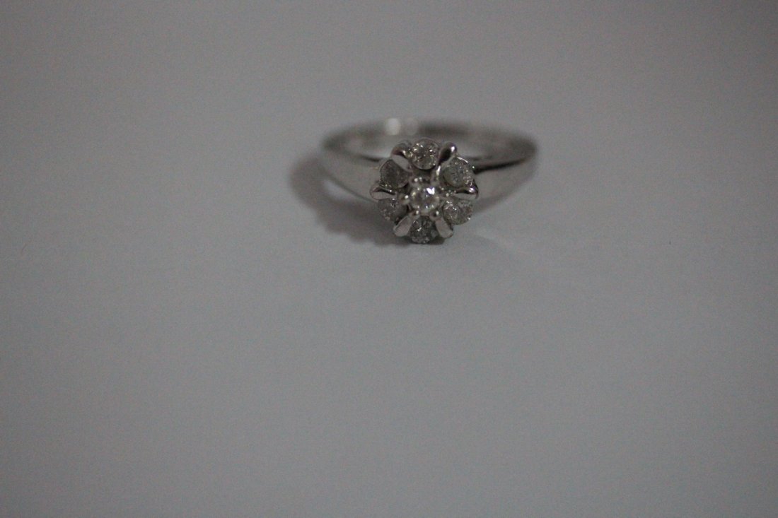 14 K DIAMOND RING FEATURES 7 GENUINE ROUND DIAMONDS (1 of 5)