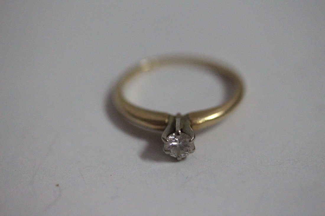 14 K DIAMOND RING FEATURES 1/4 CARAT SOLITAIRE DIAMOND (1 of 5)