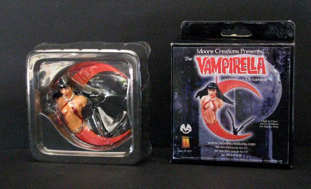 VAMPIRELLA TREE ORNAMENT - Moore Creations, 2001 - (1 of 2)