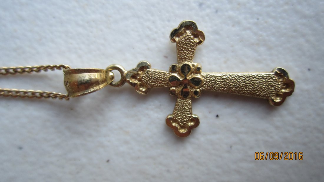 NICE 14K YELLOW GOLD CROSS PENDANT W/ A 14K 24" CHAIN - (1 of 4)