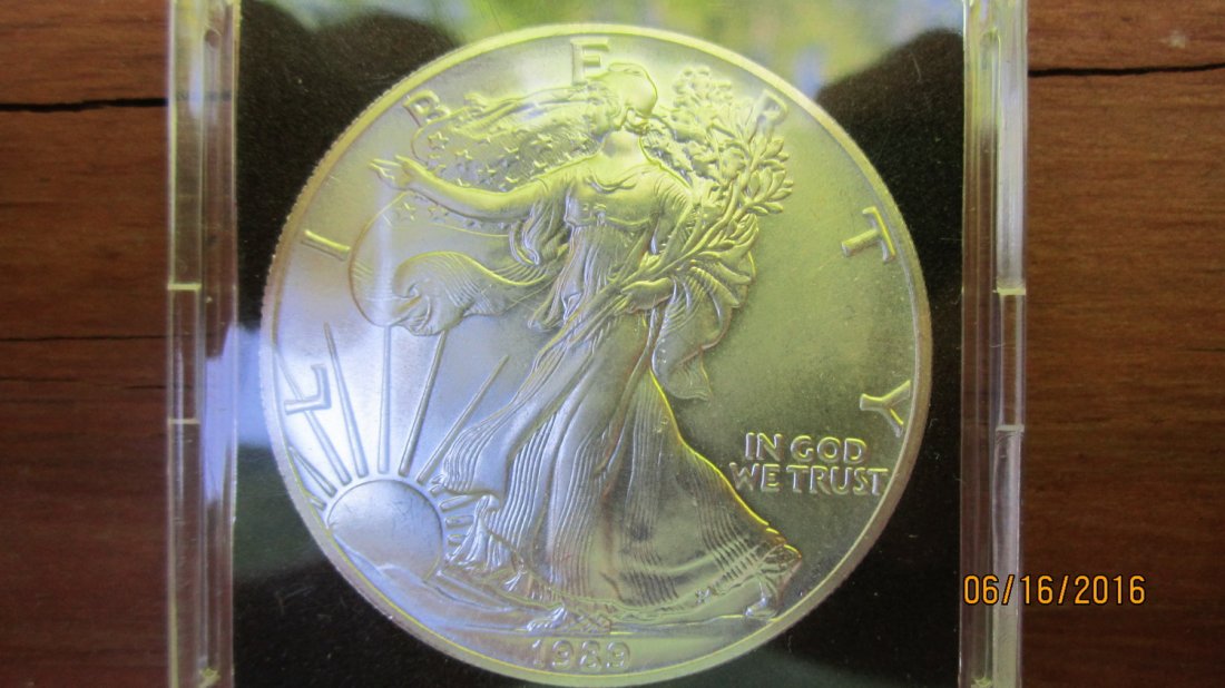 1989 .999 FINE SILVER ONE OZT. - U.S. EAGLE DOLLAR COIN (1 of 2)