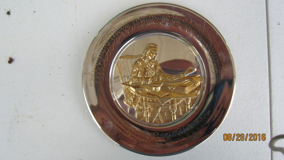 GREAT 1975 THOMAS JEFFERSON BICENTENNIAL STERLING PLATE: GREAT 1975 THOMAS JEFFERSON BICENTENNIAL STERLING PLATE W/ 24K GOLD INLAY & ELECTROPLATE - IN BOX EXC. COND - 7.3 OZT. - PLATE 8" ROUND