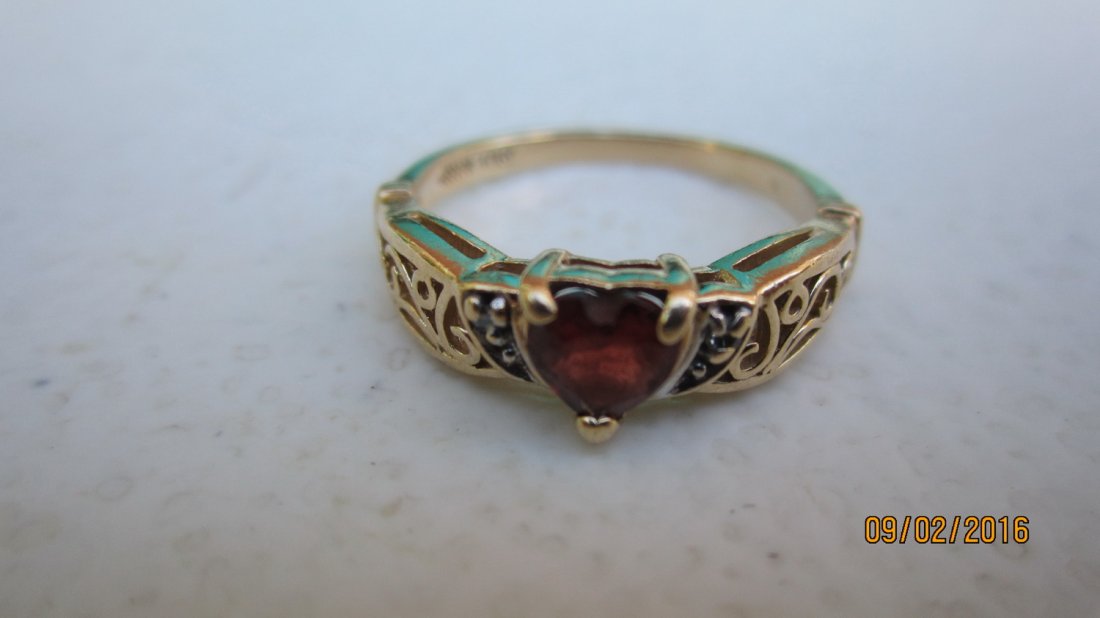ORNATE 10K GOLD RING W/ HEART SHAPED GARNET - EXC. COND (1 of 4)