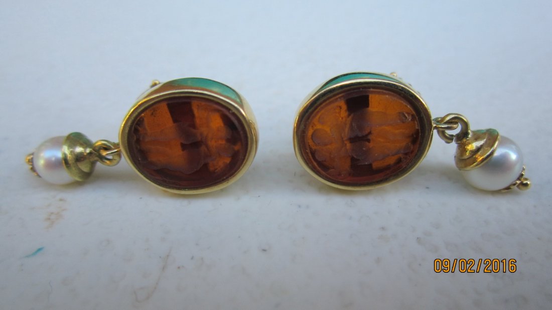 THE BEST DESIGNER ITALIAN 18K YELLOW GOLD EARRINGS W/: THE BEST DESIGNER ITALIAN 18K YELLOW GOLD EARRINGS W/ GENUINE PEARLS & I BELIEVE TO BE CARVED COLORED JADE OR AMBER - TOTAL 5.2 DWT - EXC. COND