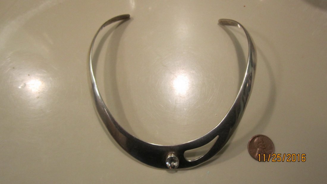 GREAT MASSIVE STERLING CHOKER NECKLACE WITH CENTER: GREAT MASSIVE STERLING CHOKER NECKLACE WITH CENTER STONE EXC. COND