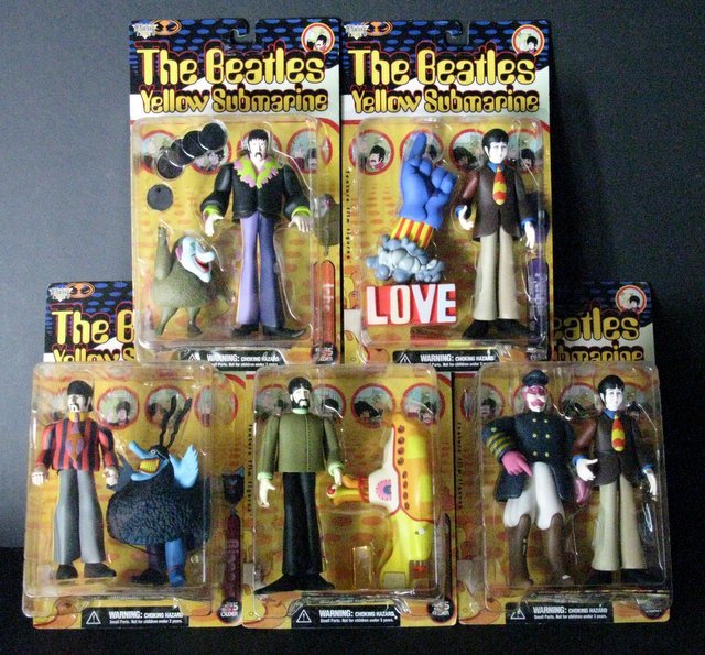 THE BEATLES YELLOW SUBMARINE - COMPLETE SET OF FIVE 8" (1 of 3)