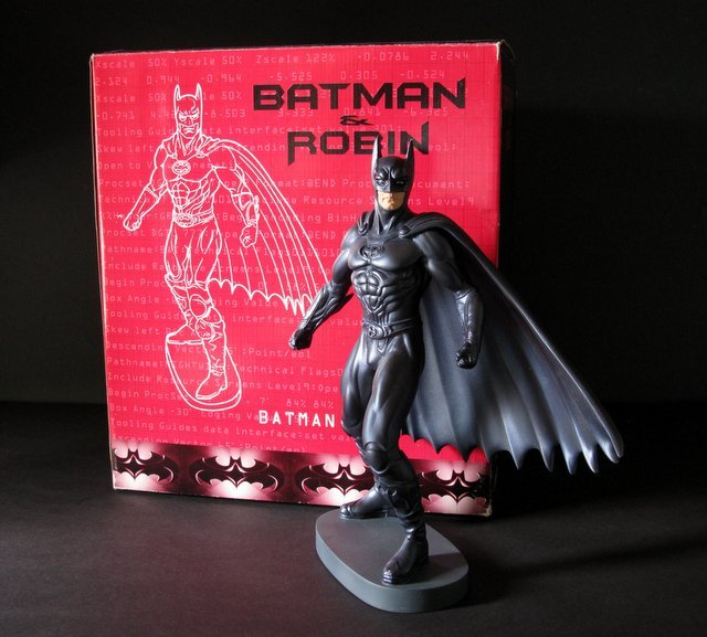 BATMAN AND ROBIN (MOVIE) - BATMAN PAINTED STATUE WITH (1 of 5)