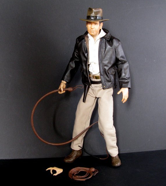 INDIANA JONES - 18” TALL TALKING ACTION FIGURE -: INDIANA JONES - 18” TALL TALKING ACTION FIGURE - Diamond Select Toys, 2008 - Massive 18" tall super articulate talking figure of the famous explorer. Accessories include removable hat, pistol and ho