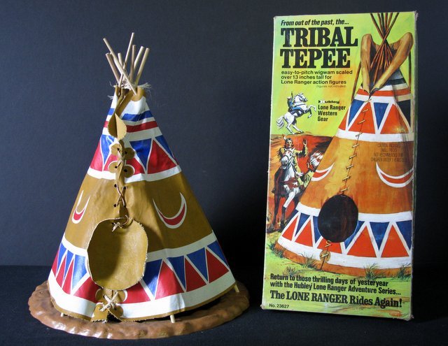 VINTAGE AMERICAN INDIAN TRIBAL TEPEE & BOX – Hubley (1 of 5)