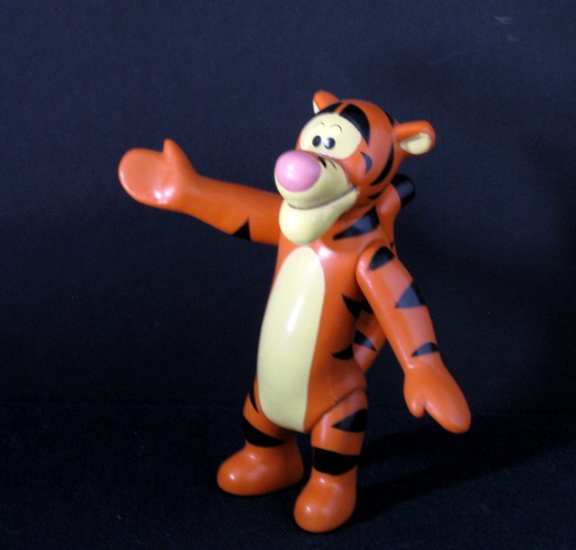 DISNEY’S WINNIE THE POOH - TIGGER THE TIGER VINTAGE PVC (1 of 5)