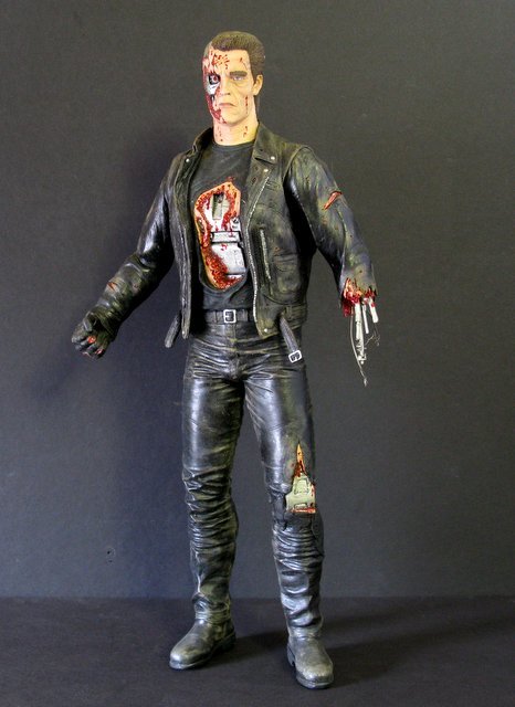 TERMINATOR 2 - ARNOLD T-800 - PAINTED MODEL FIGURE – (1 of 8)