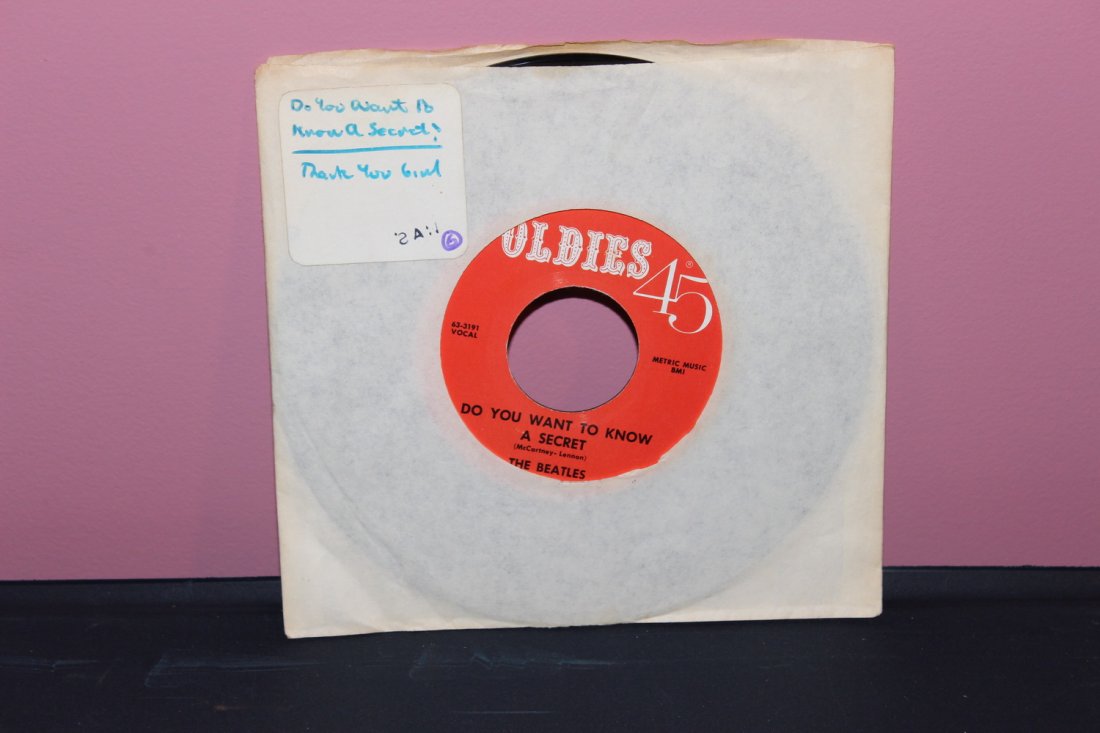BEATLES – DO YOU WANT TO KNOW A SECRET OLDIES 149 NEAR (1 of 2)