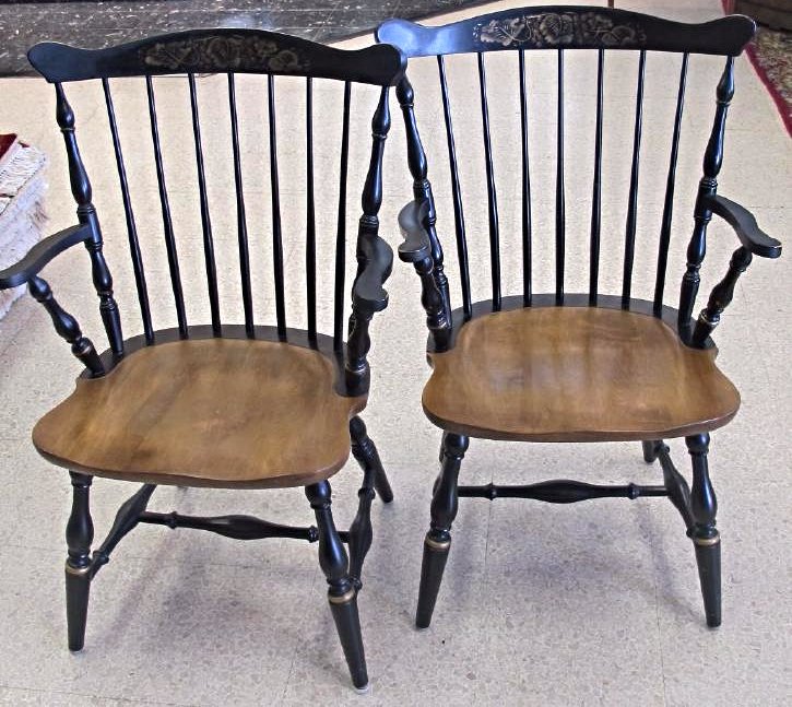 2 Hitchcock Arm Chairs: 2 Hitchcock Arm Chairs