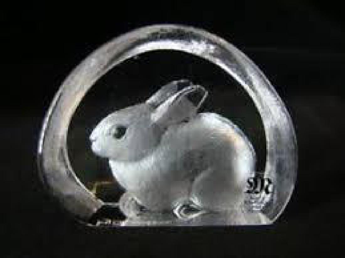 Mats Jonasson Art Glass Rabbit Paperweight: Swedish Crystal, 3 Dimensional Rabbit Engraved And Signed By Mats Jonasson. 1-3/4"h x 1/2"w x 2-1/4" L. Excellent In Fine Original Condition. 