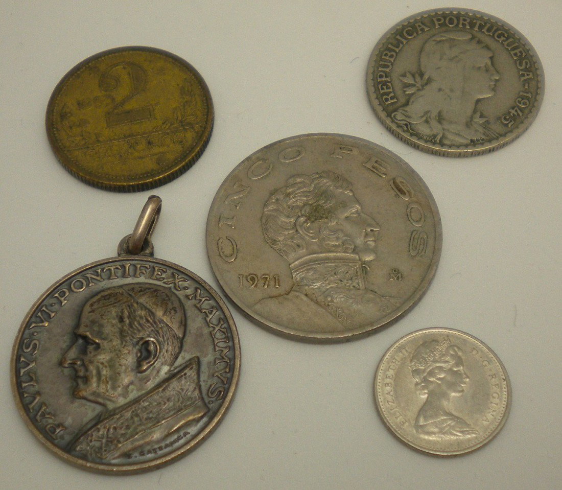 1-1971 Mexican Cinco Peso, 1-1945 Portugal 1 Escud: 1-1971 Mexican Cinco Peso, 1-1945 Portugal 1 Escudo, 1-1953 Brazillian Coin, 1-1975 10 Cent Canadian Coin, 1-Italian Coin Drop